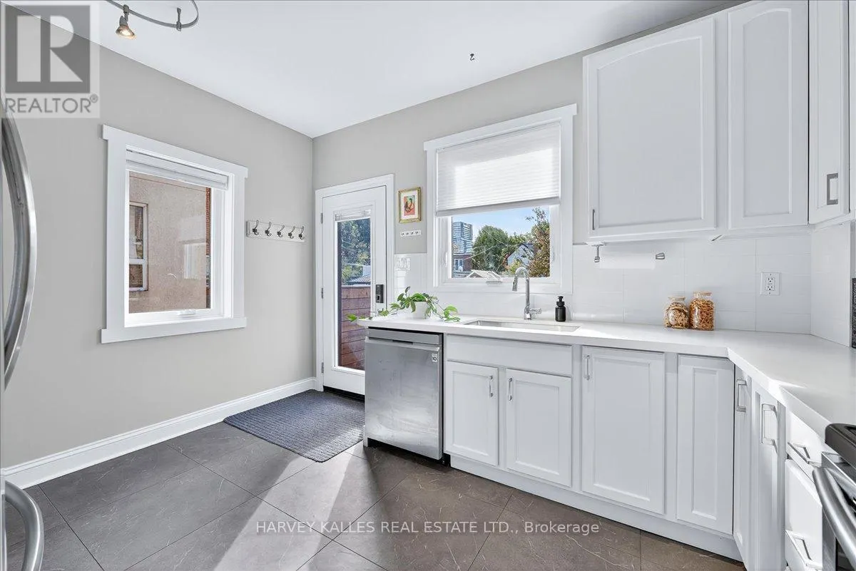 338 BARTLETT AVENUE N