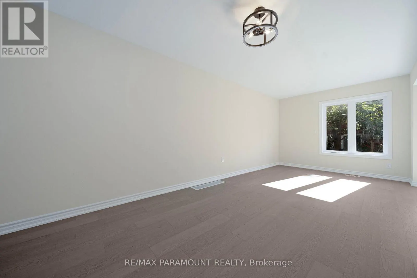 37 - 1575 SOUTH PARADE COURT