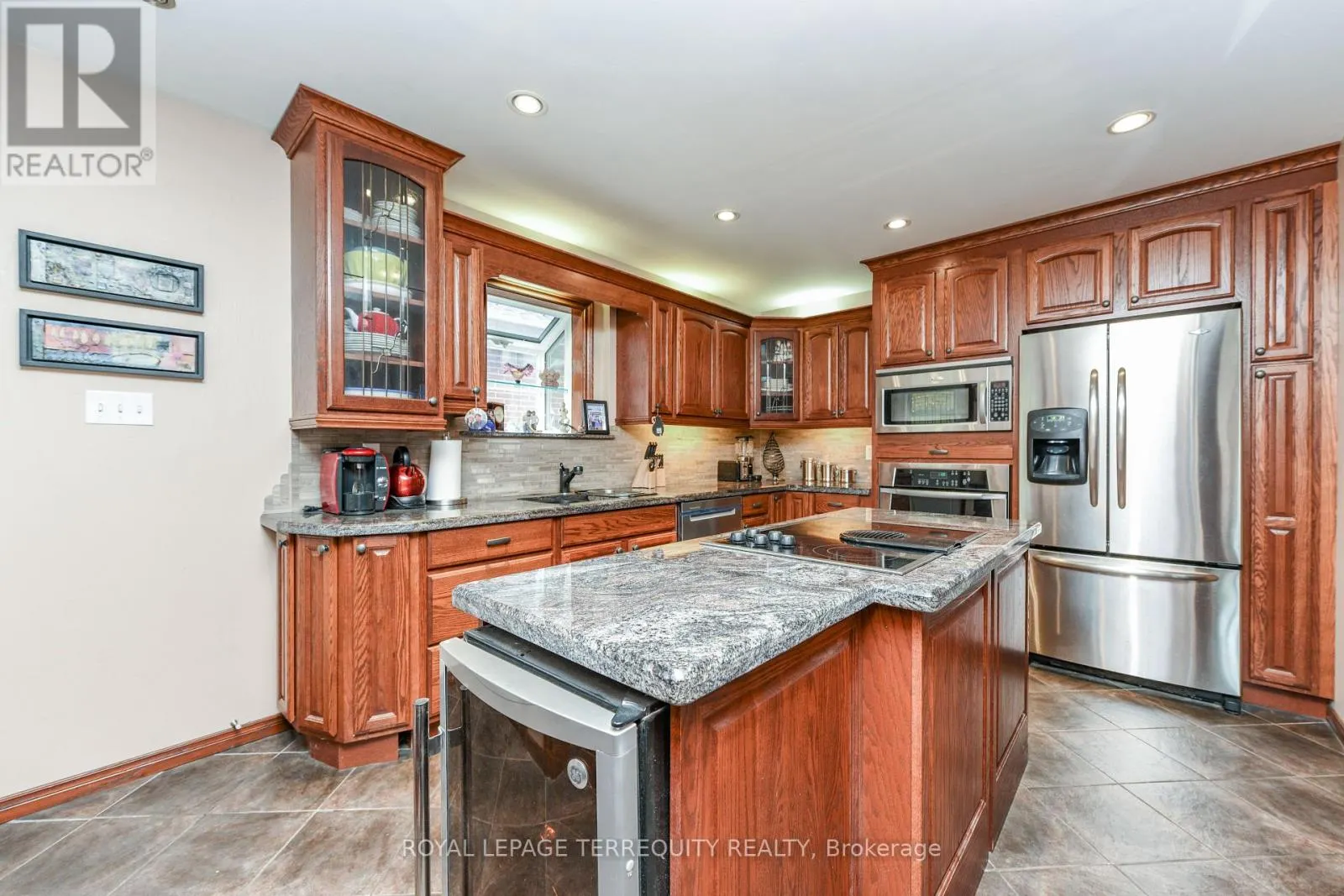 20 HALLOW CRESCENT N