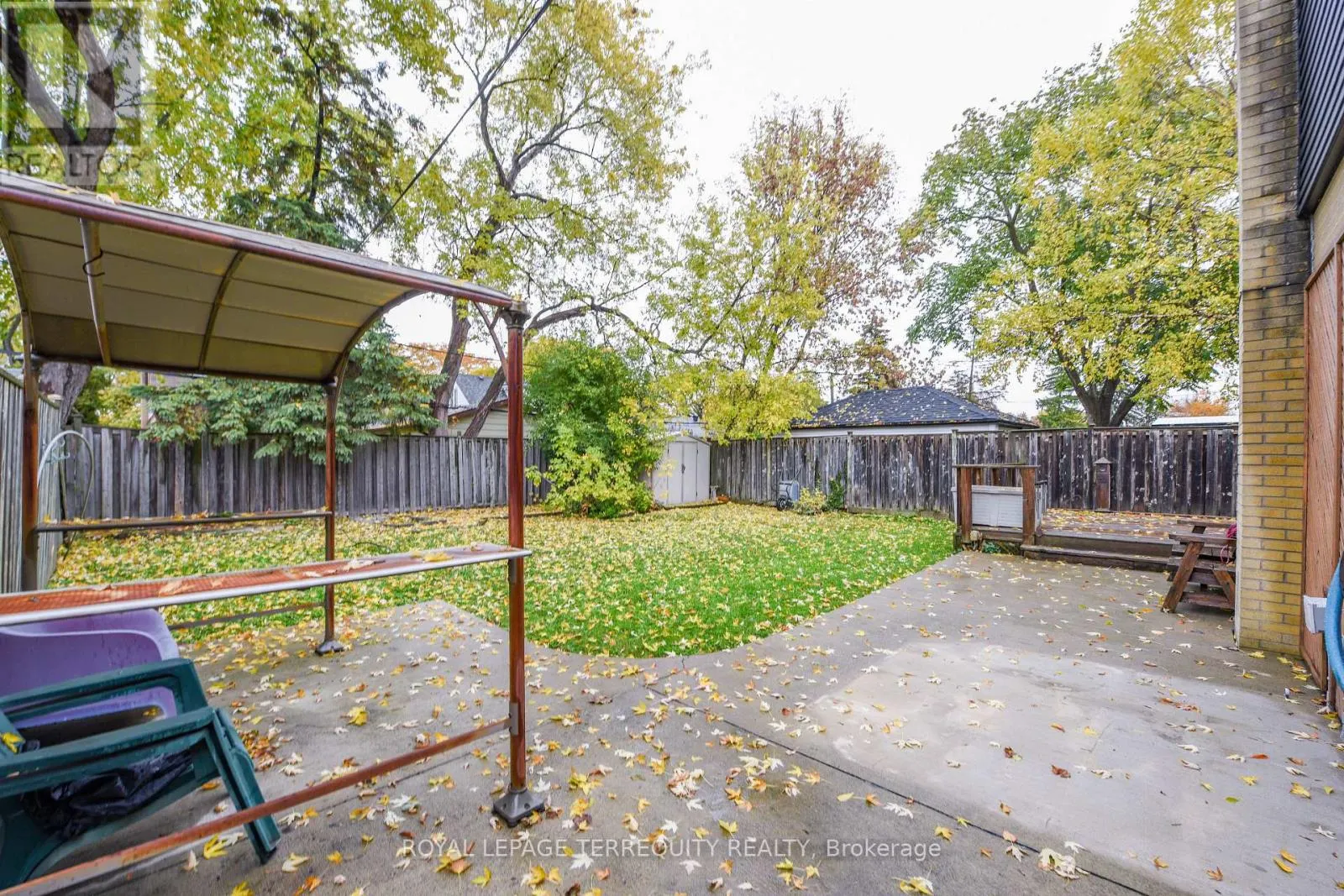 20 HALLOW CRESCENT N