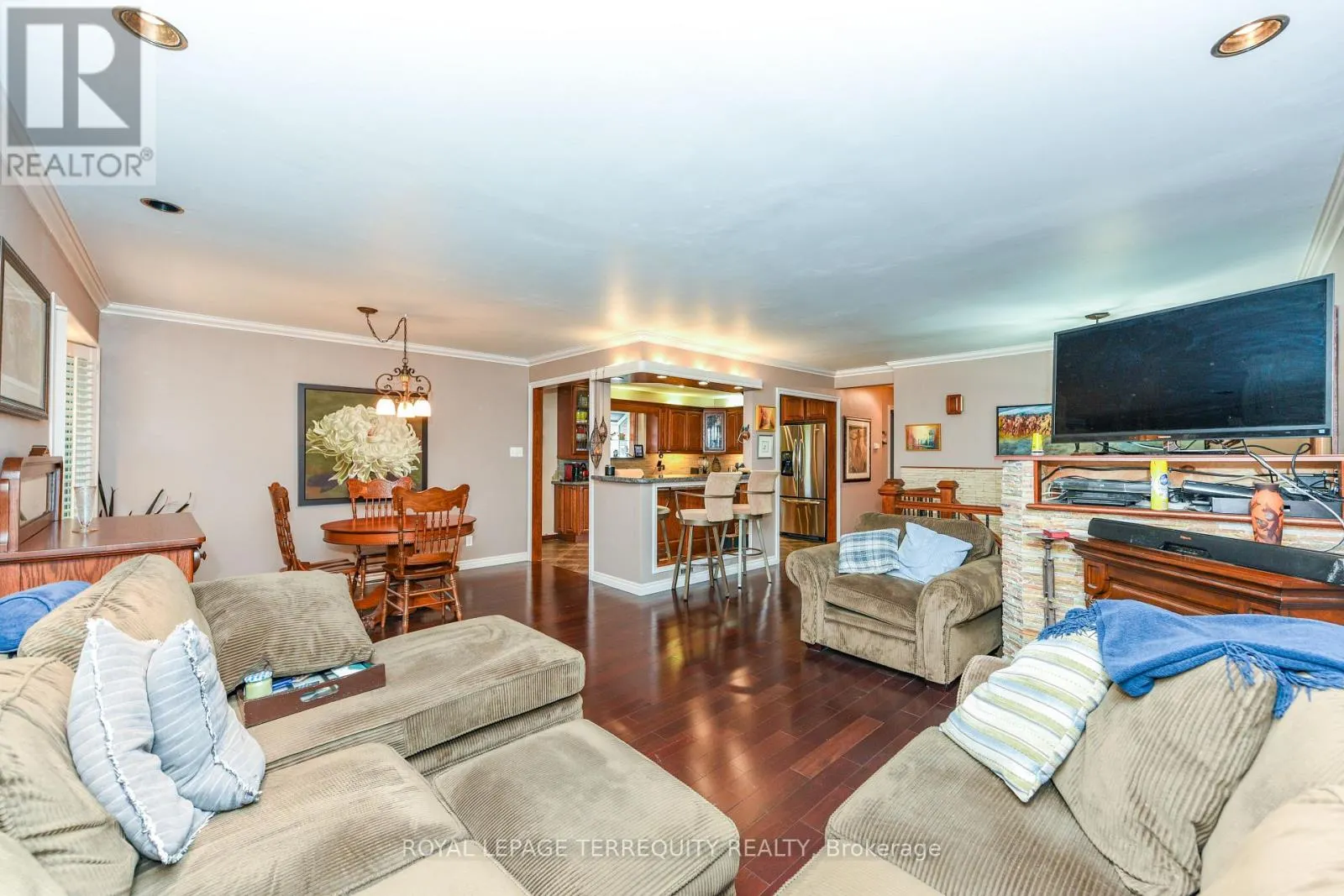 20 HALLOW CRESCENT N