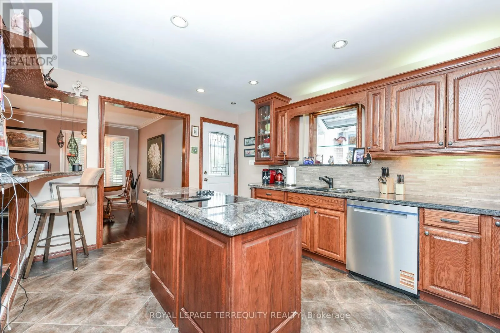 20 HALLOW CRESCENT N