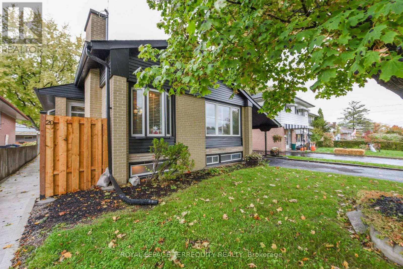 20 HALLOW CRESCENT N