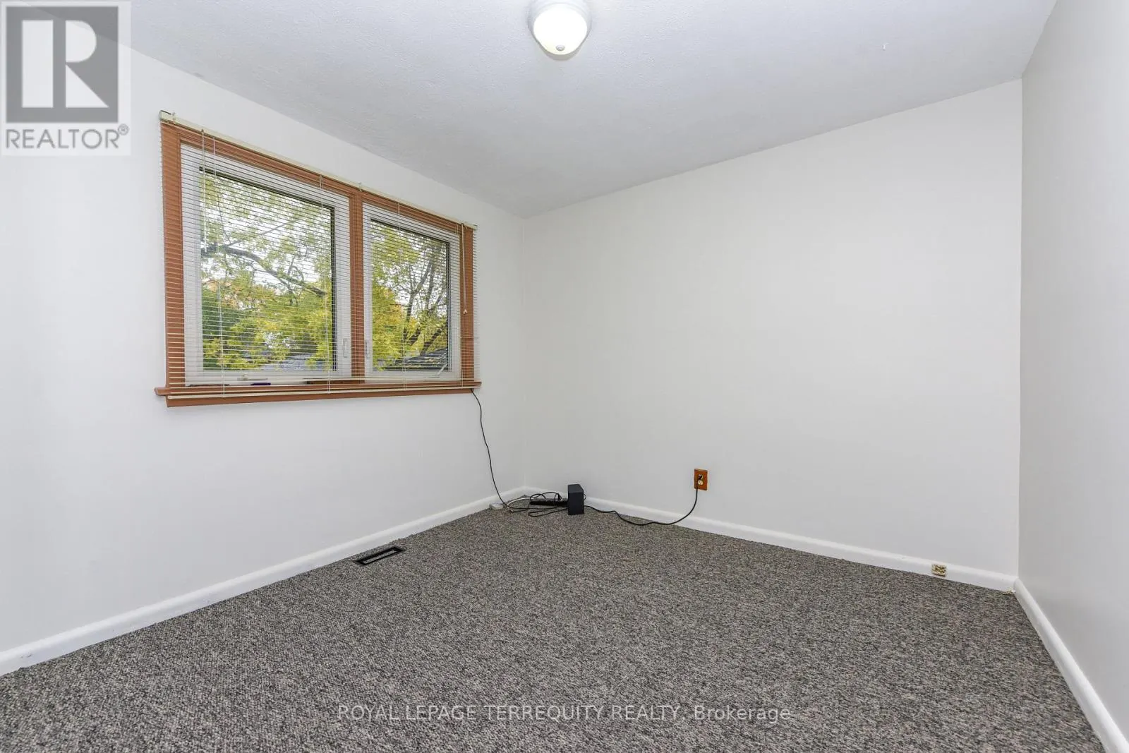 20 HALLOW CRESCENT N