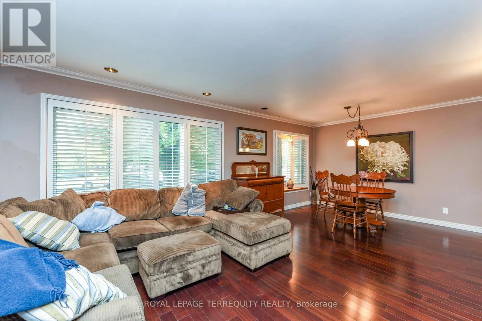 20 HALLOW CRESCENT N