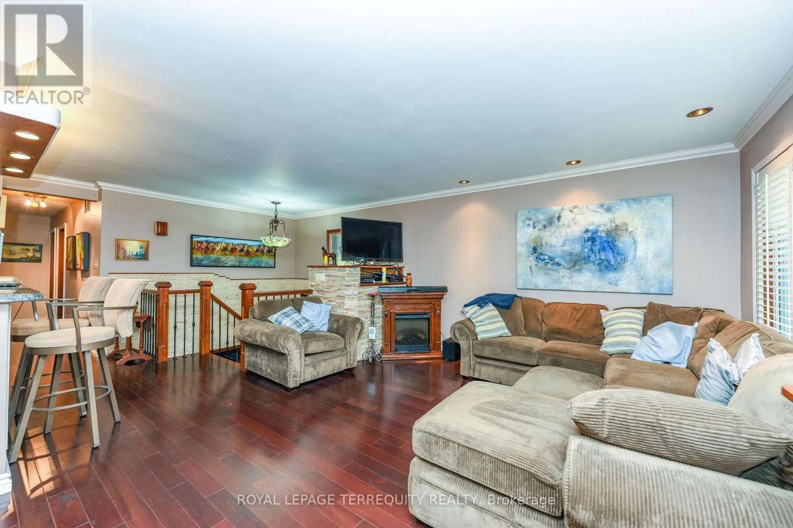 20 HALLOW CRESCENT N