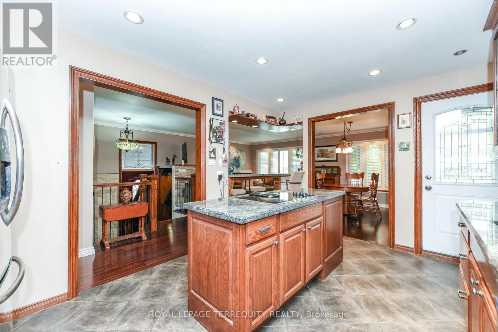 20 HALLOW CRESCENT N