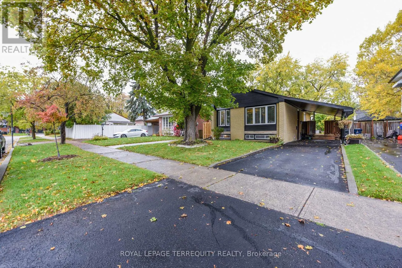 20 HALLOW CRESCENT N