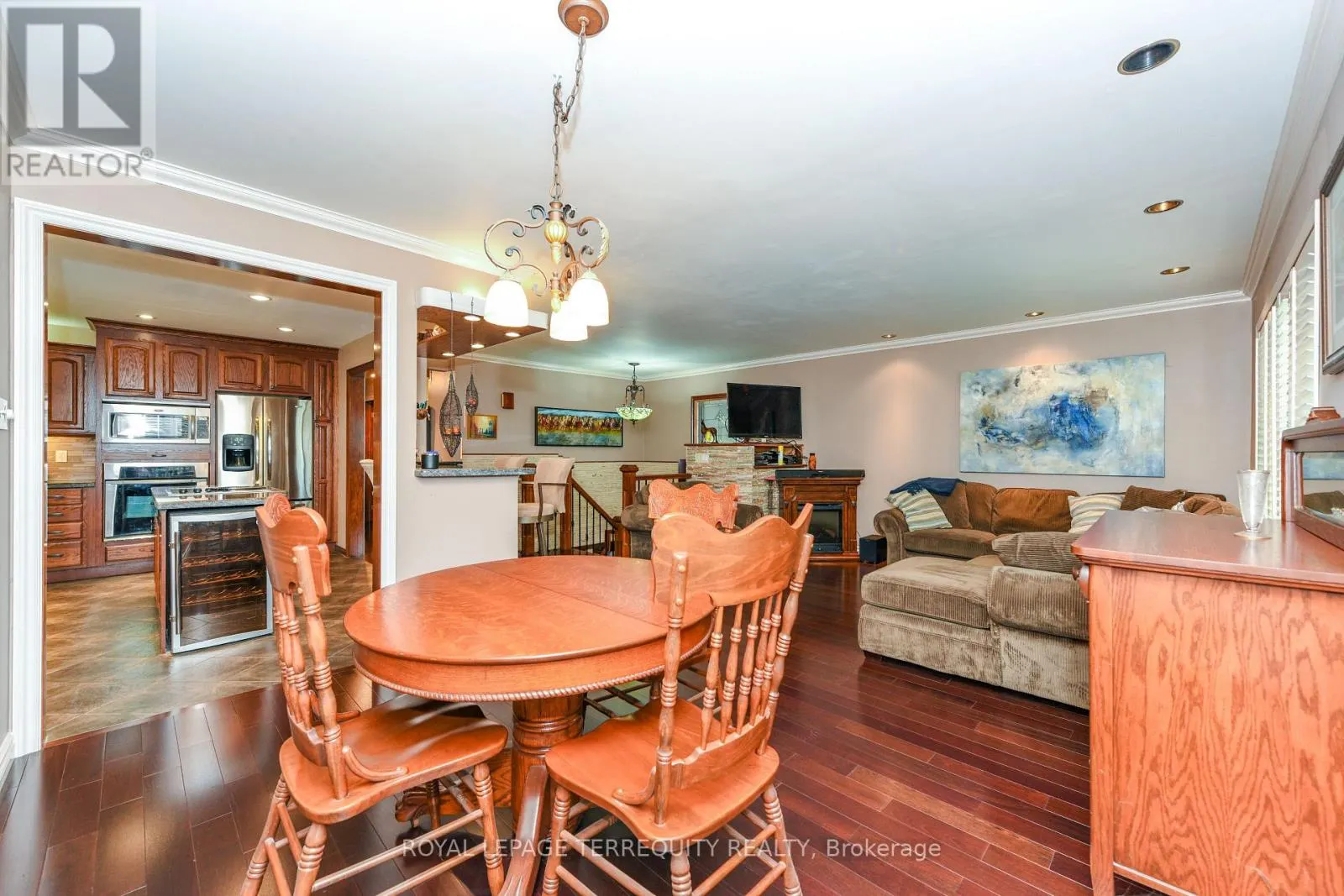 20 HALLOW CRESCENT N