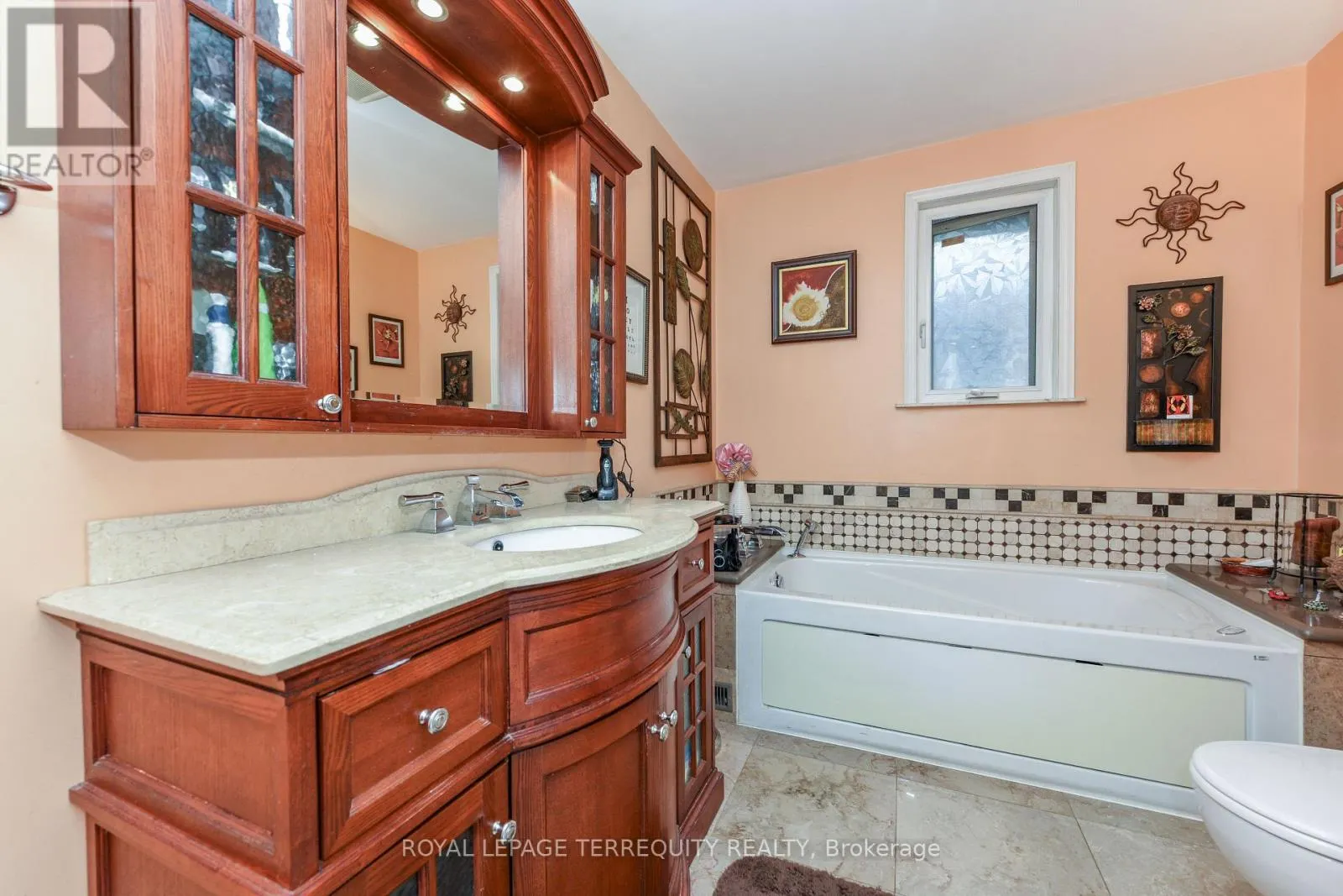 20 HALLOW CRESCENT N