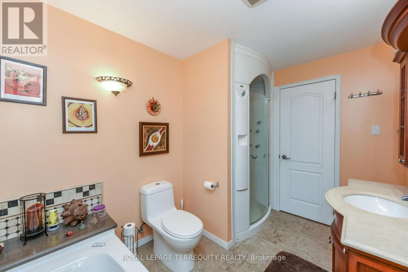 20 HALLOW CRESCENT N