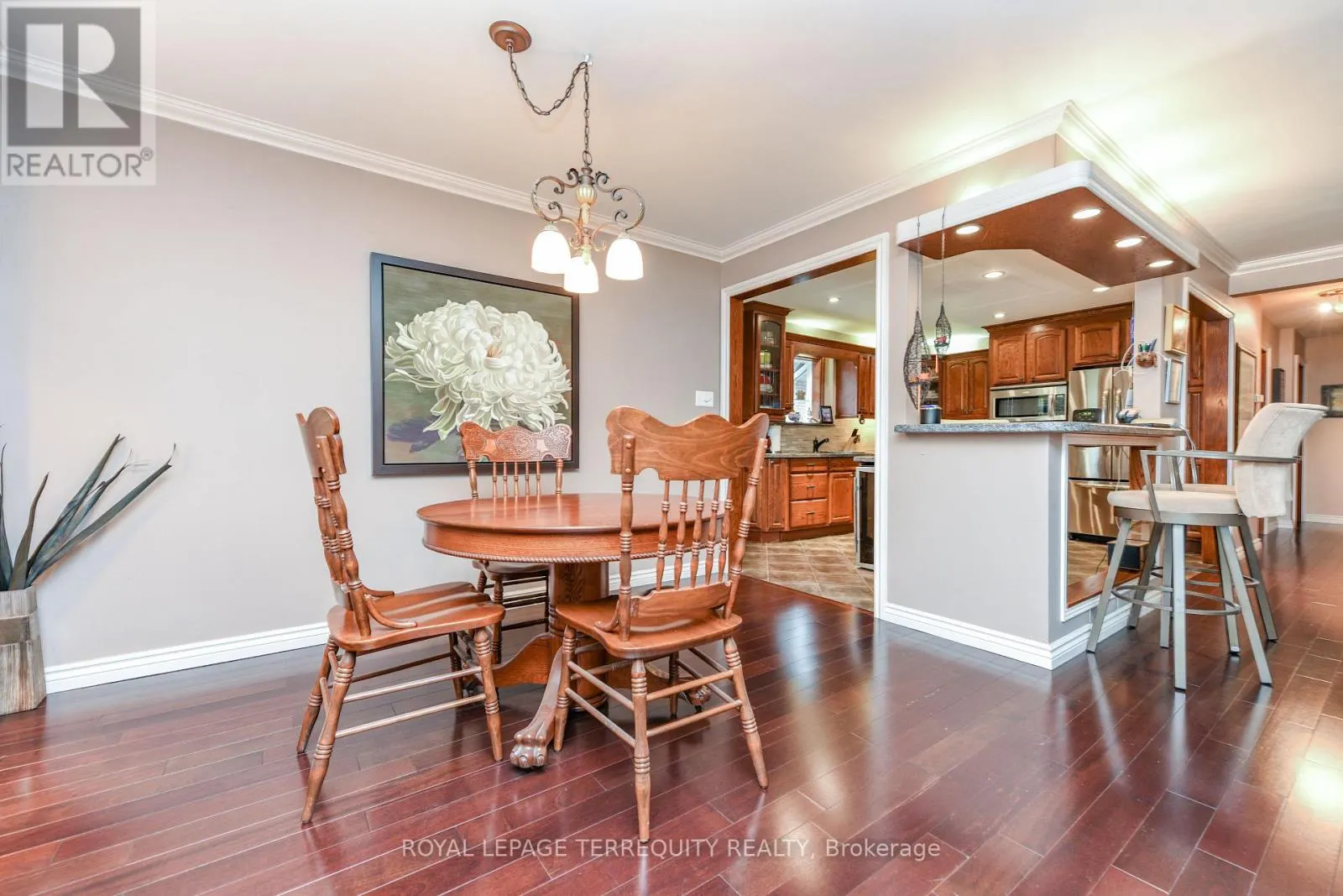 20 HALLOW CRESCENT N