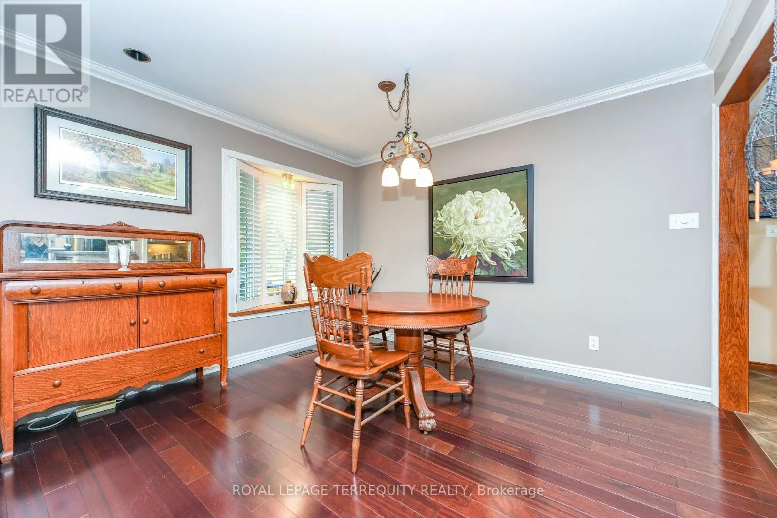 20 HALLOW CRESCENT N