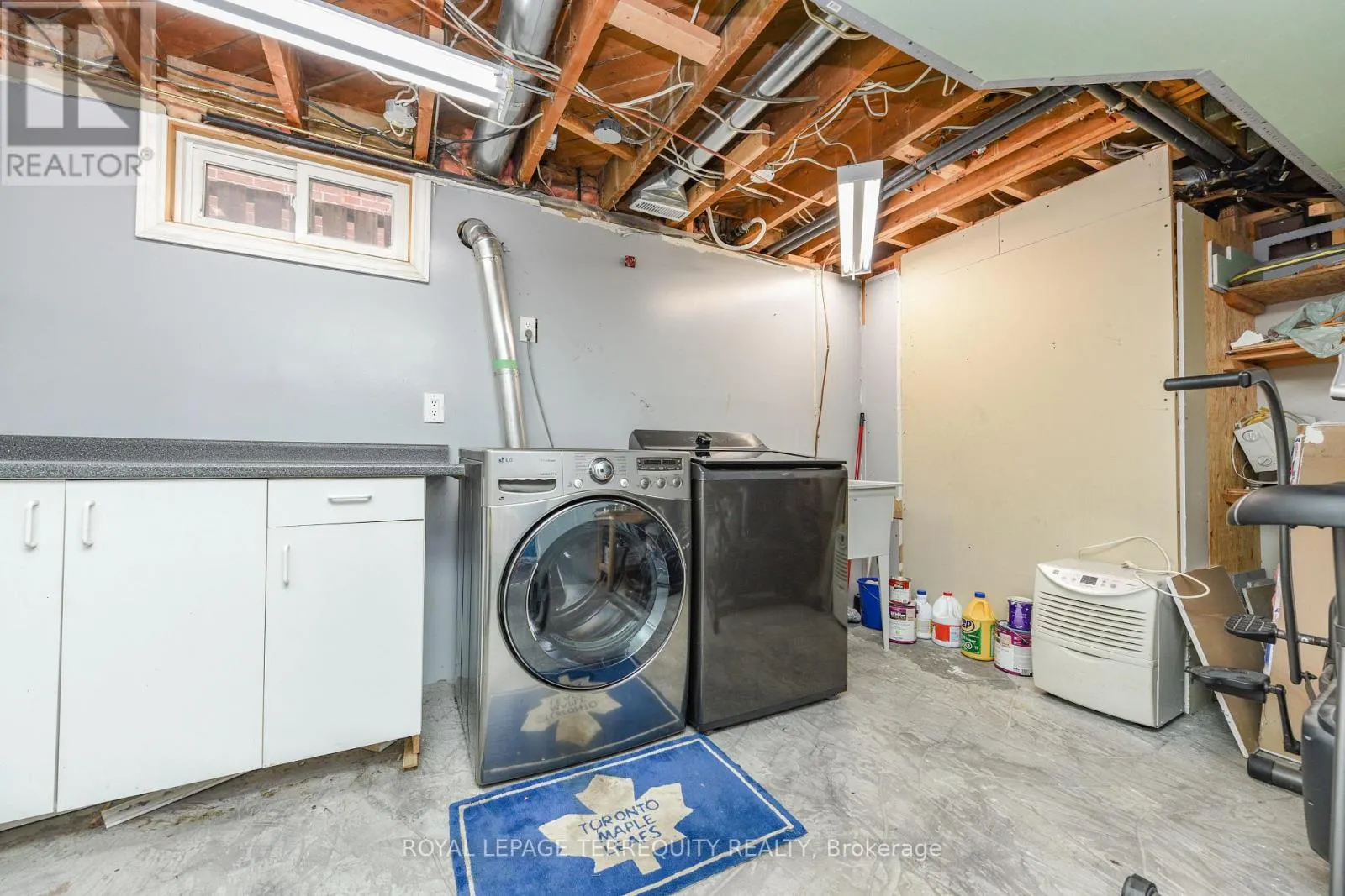 20 HALLOW CRESCENT N