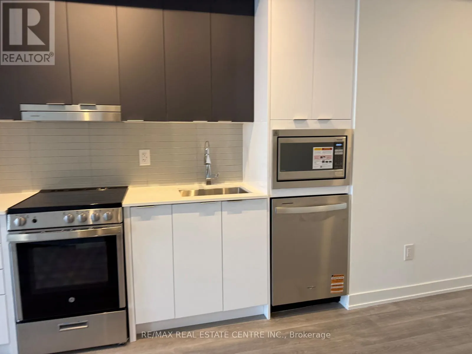 2412 - 5105 HURONTARIO STREET S