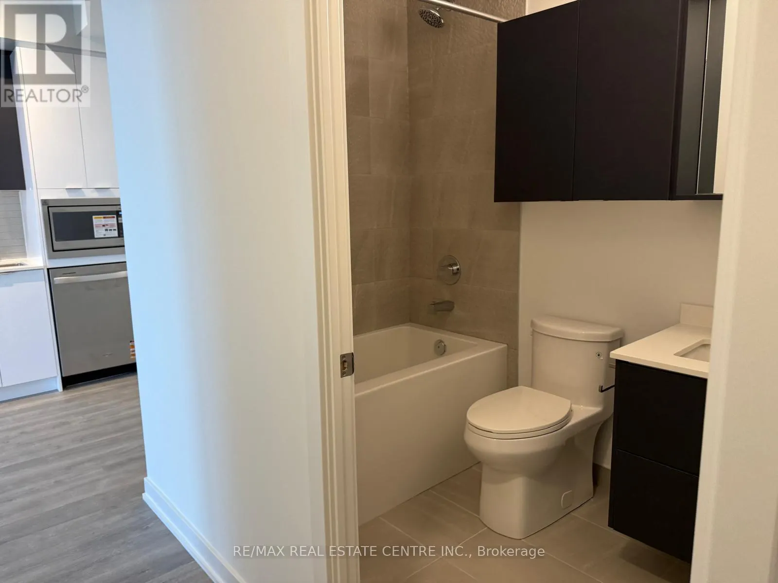 2412 - 5105 HURONTARIO STREET S