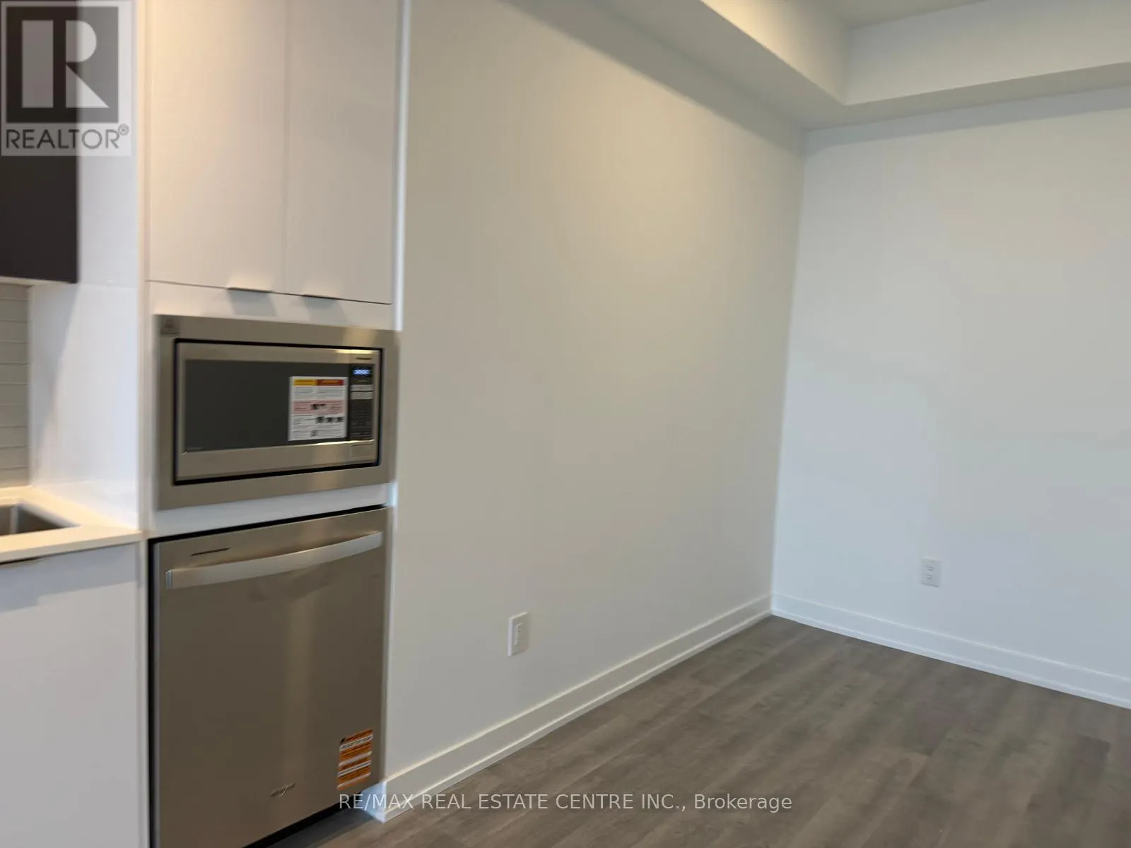 2412 - 5105 HURONTARIO STREET S