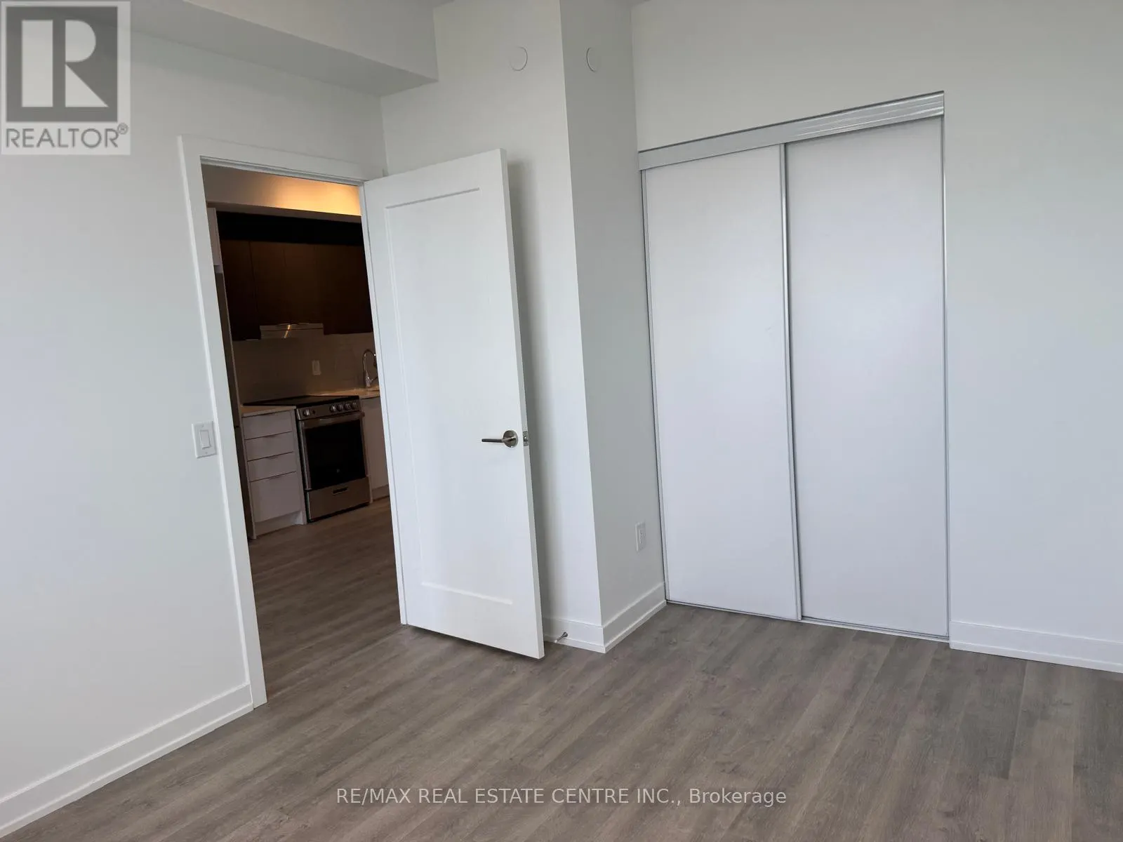 2412 - 5105 HURONTARIO STREET S