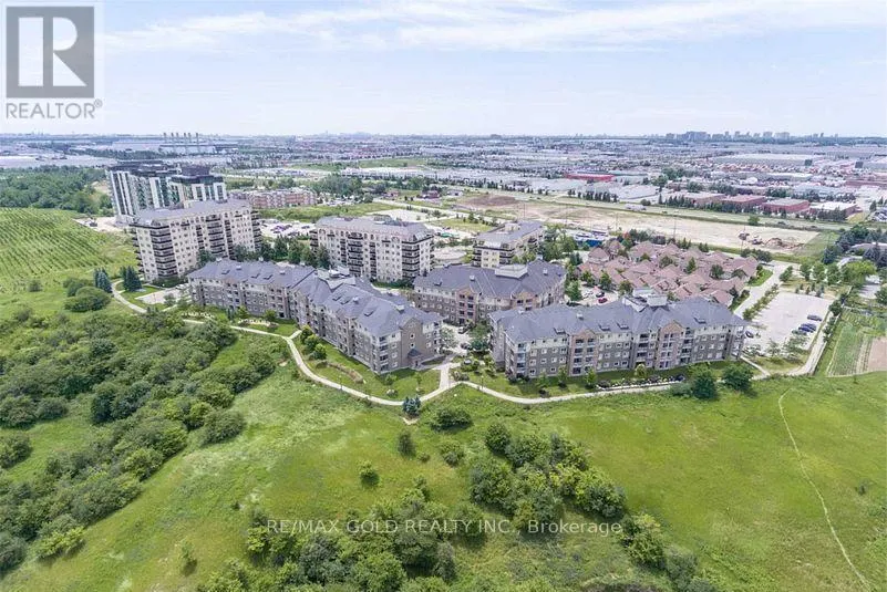 2104 - 6 DAYSPRING CIRCLE