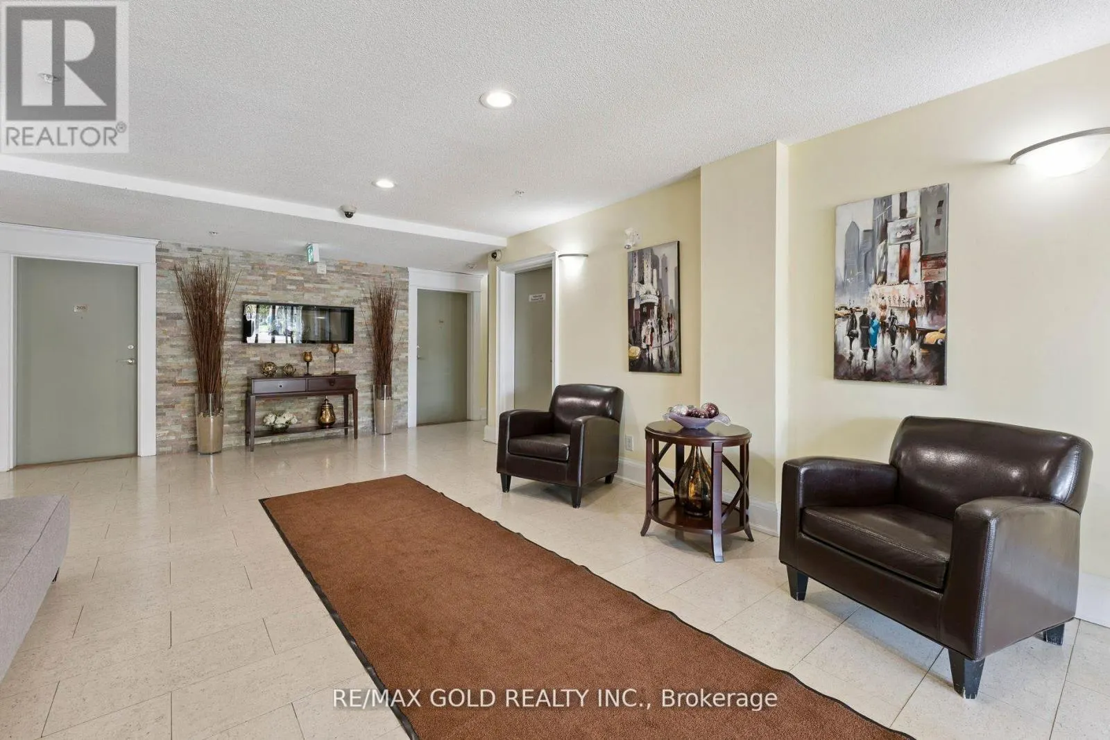 2104 - 6 DAYSPRING CIRCLE