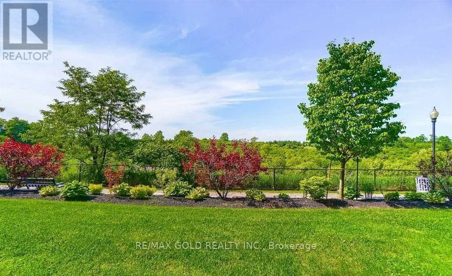 2104 - 6 DAYSPRING CIRCLE