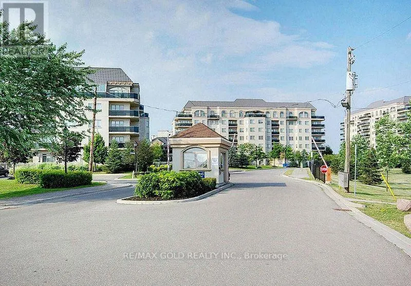 2104 - 6 DAYSPRING CIRCLE