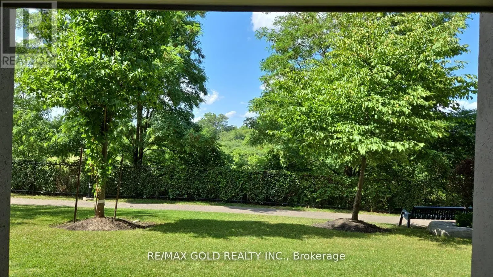 2104 - 6 DAYSPRING CIRCLE