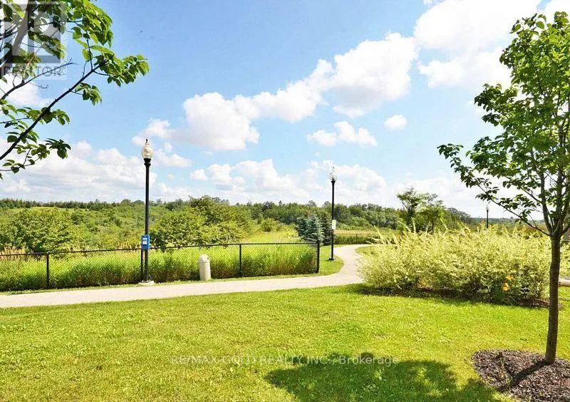 2104 - 6 DAYSPRING CIRCLE