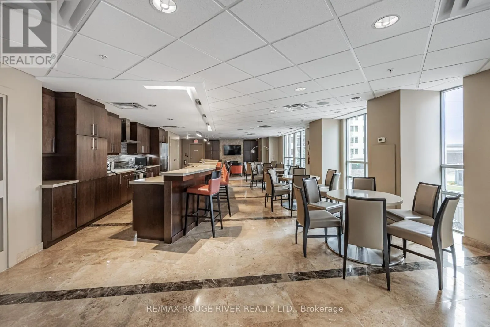 601 - 360 PEARL STREET