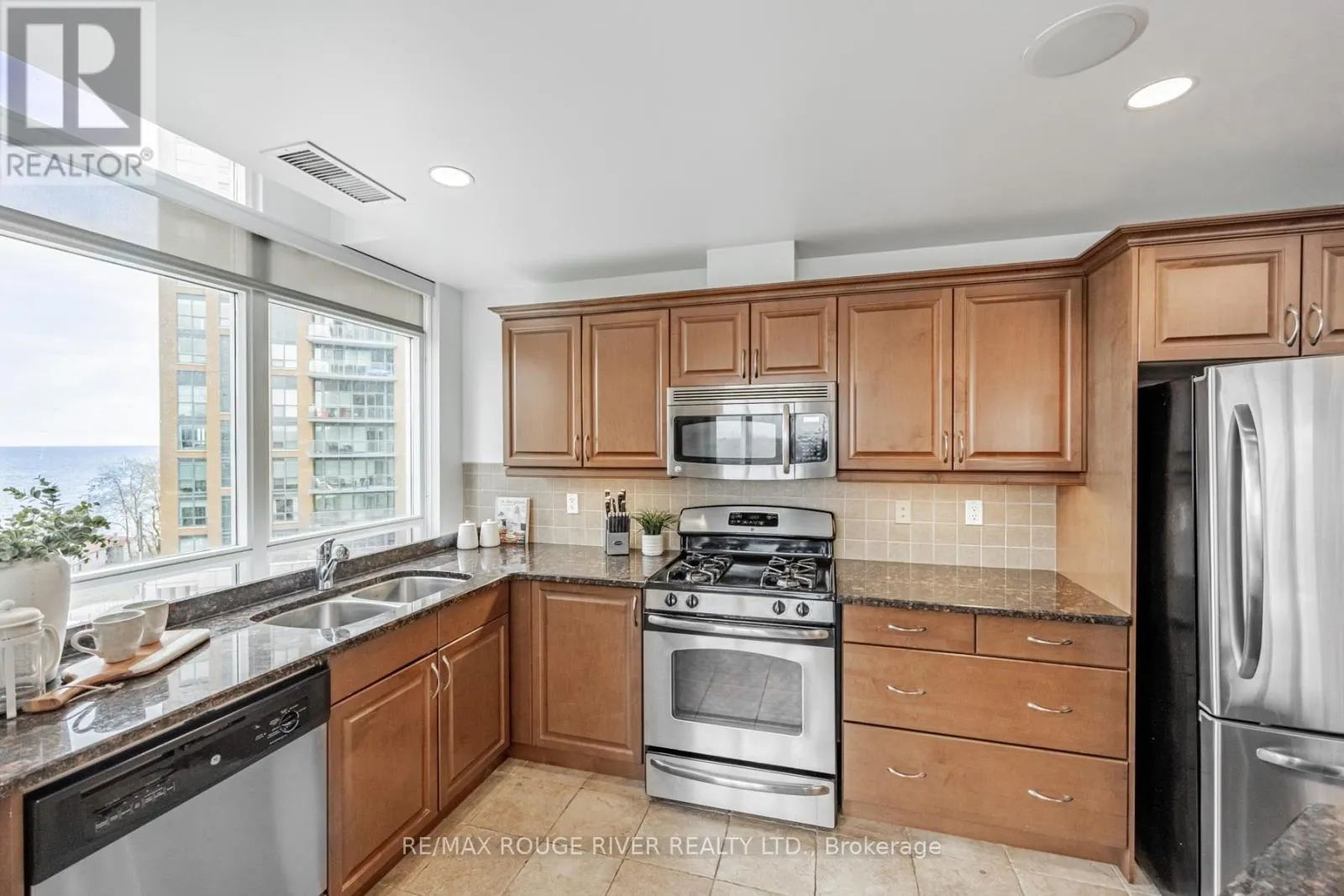 601 - 360 PEARL STREET