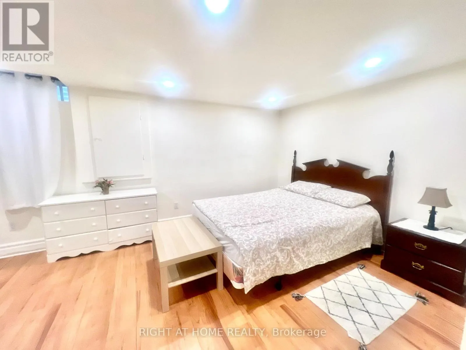 BASEMENT UNIT - 289 LAURENTIAN AVENUE