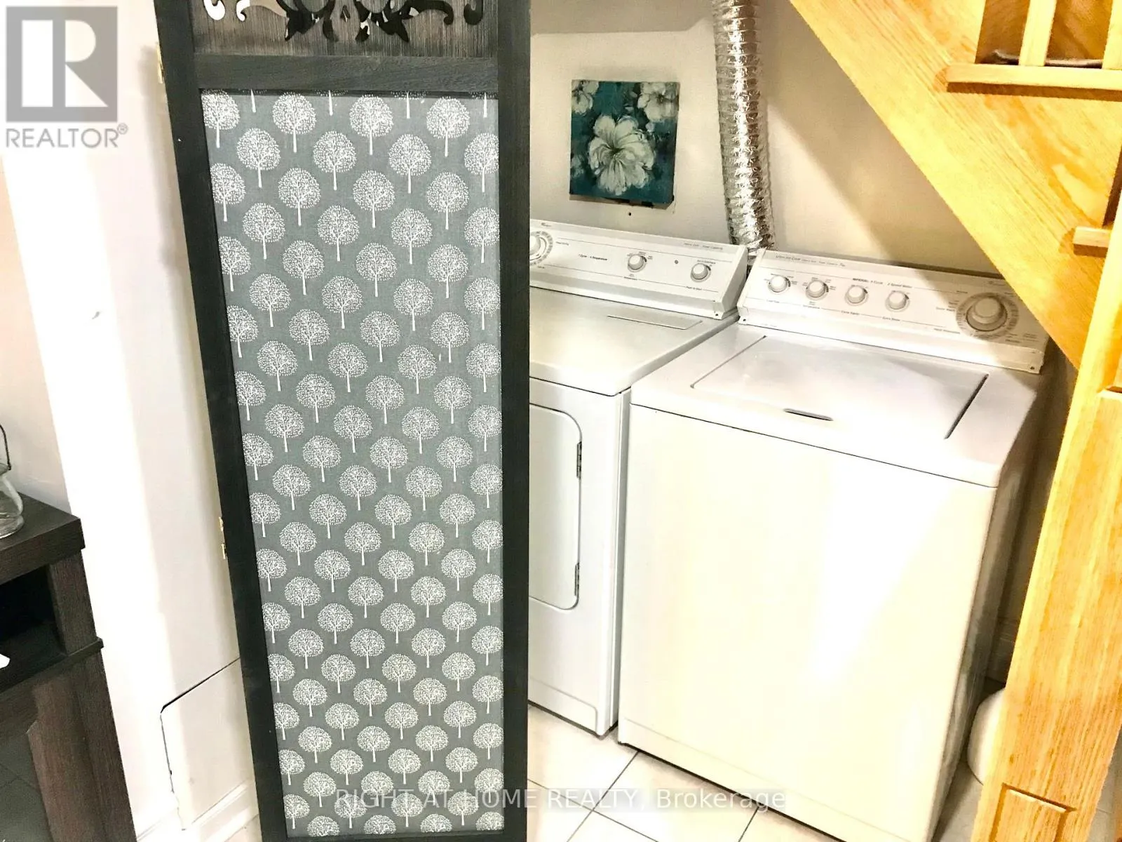 BASEMENT UNIT - 289 LAURENTIAN AVENUE