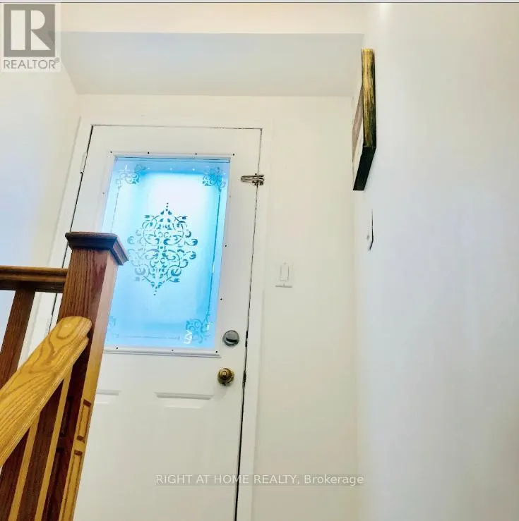 BASEMENT UNIT - 289 LAURENTIAN AVENUE