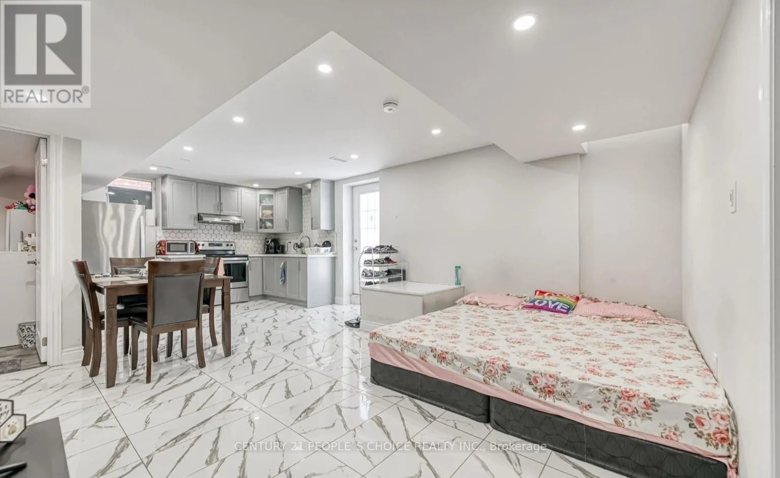 BASEMENT - 33 EZRA CRESCENT