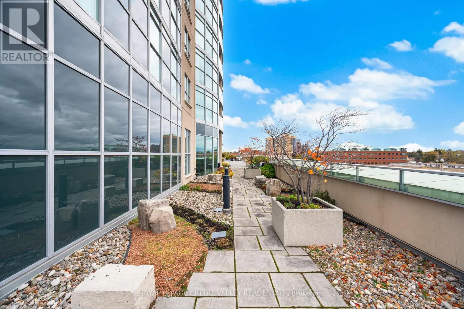 2407 - 9 GEORGE STREET N