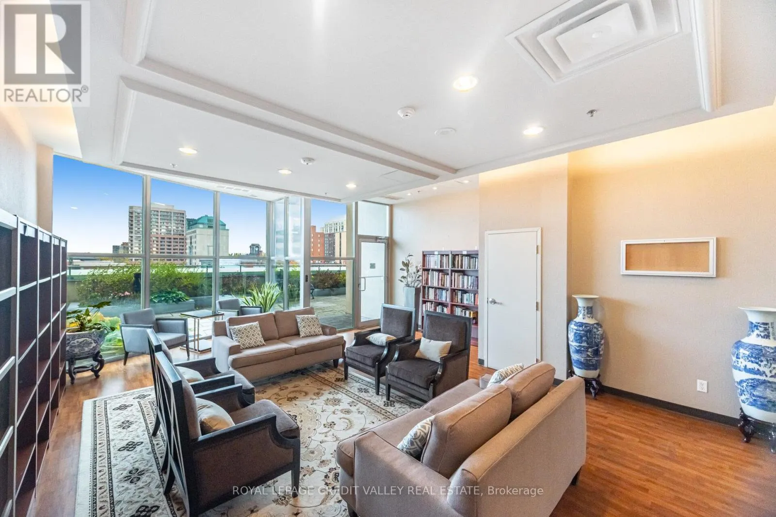 2407 - 9 GEORGE STREET N