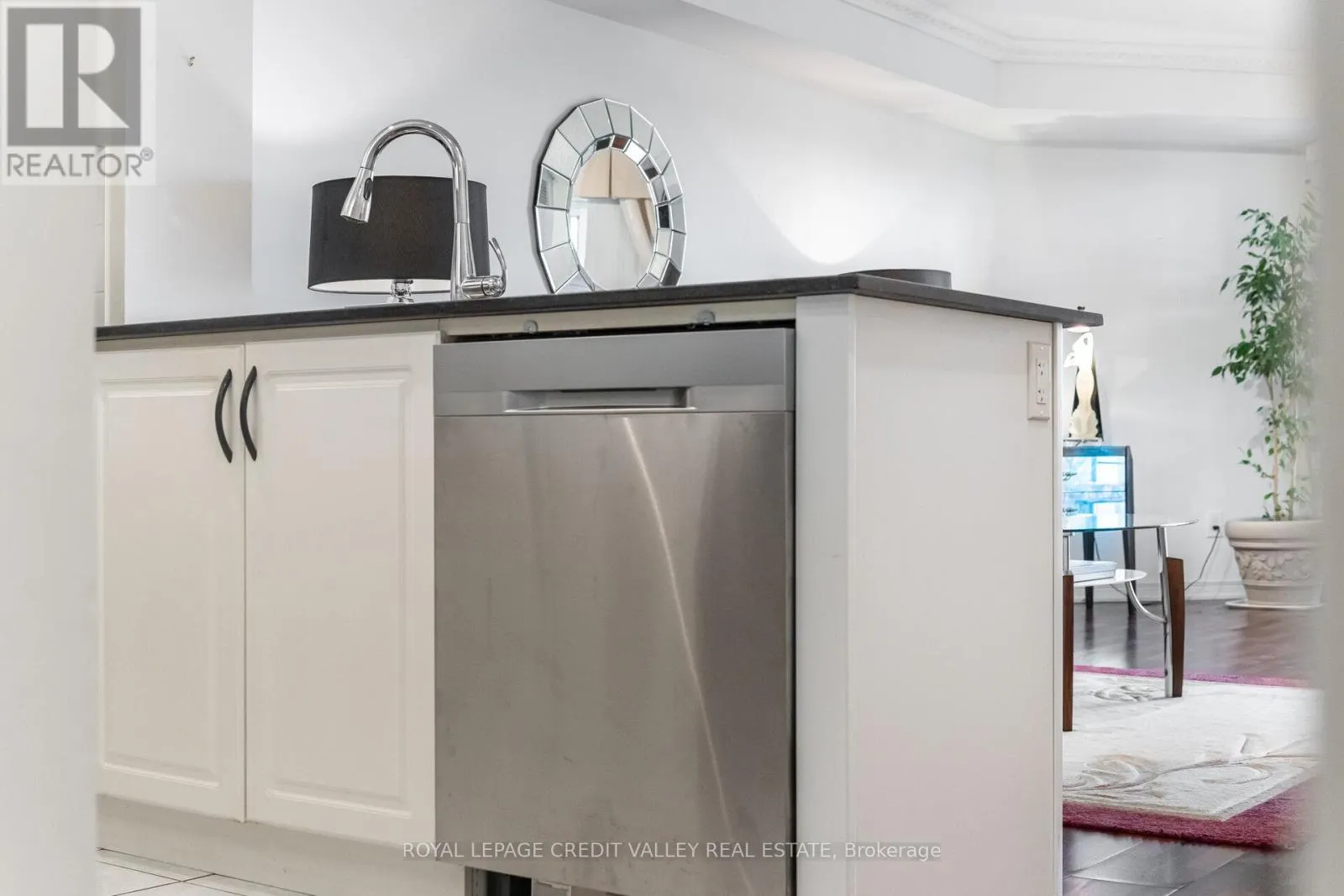 2407 - 9 GEORGE STREET N