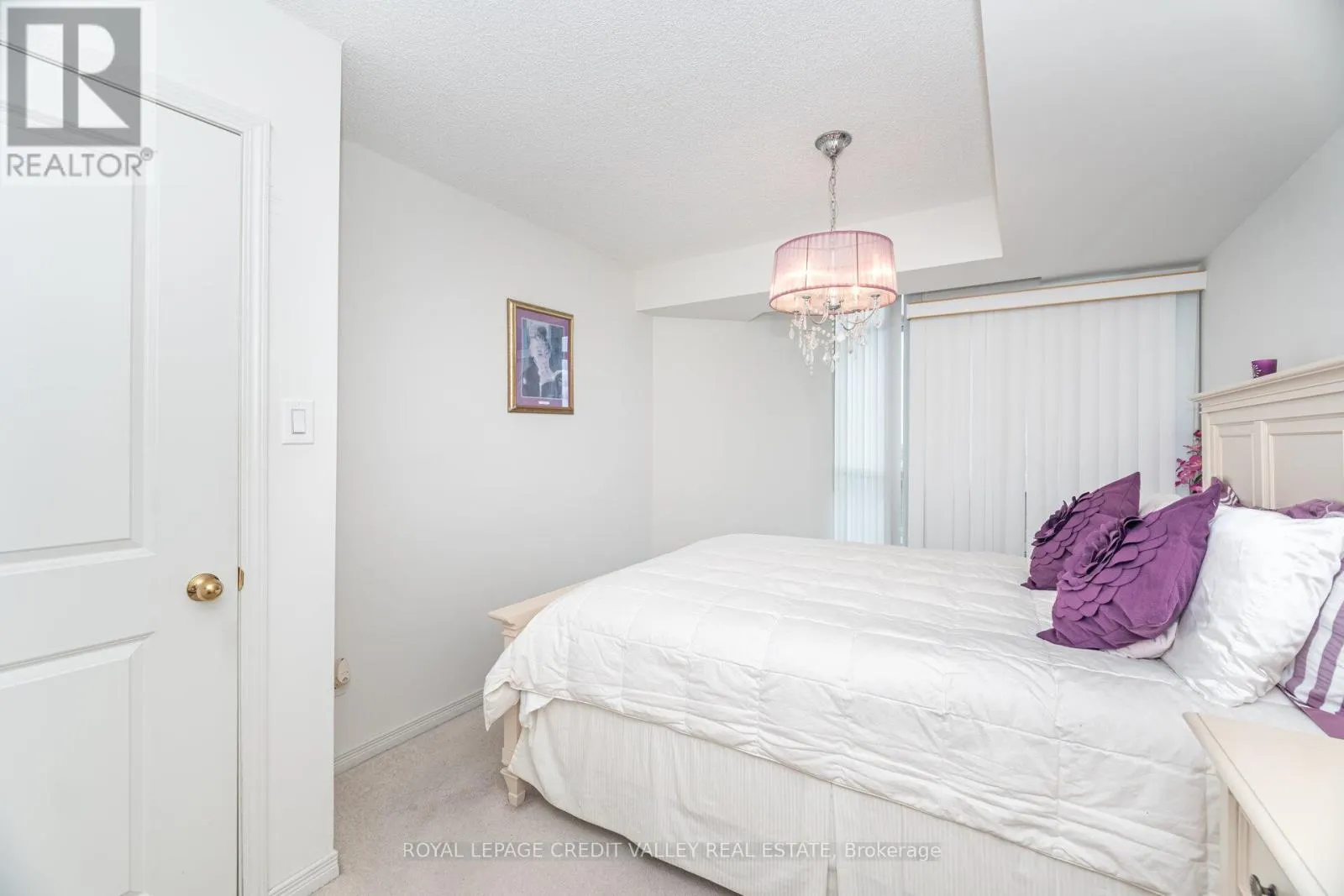 2407 - 9 GEORGE STREET N