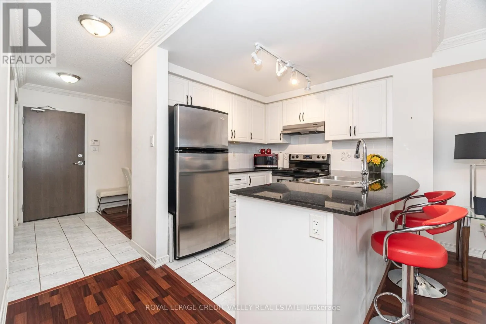 2407 - 9 GEORGE STREET N