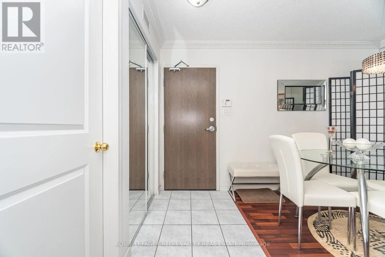 2407 - 9 GEORGE STREET N