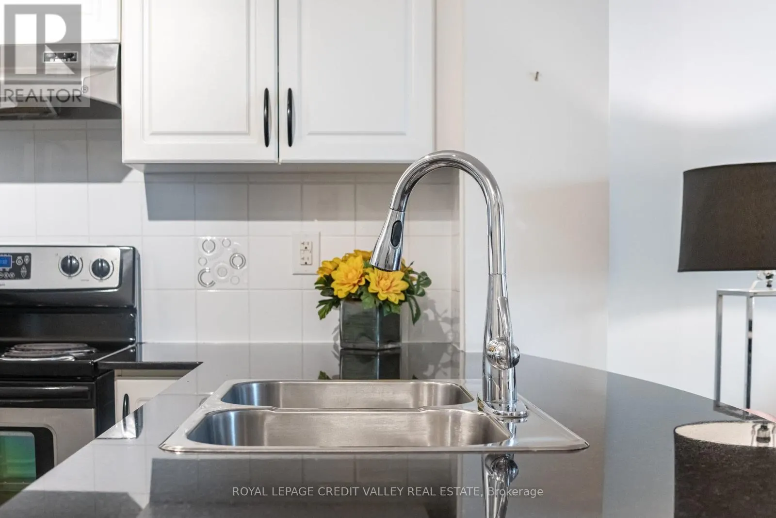 2407 - 9 GEORGE STREET N