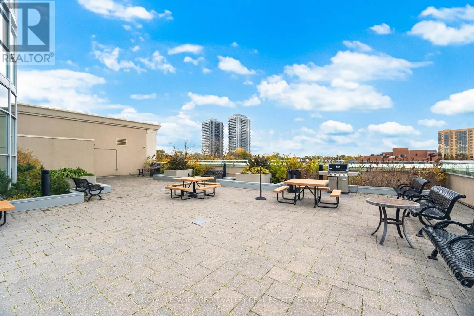 2407 - 9 GEORGE STREET N