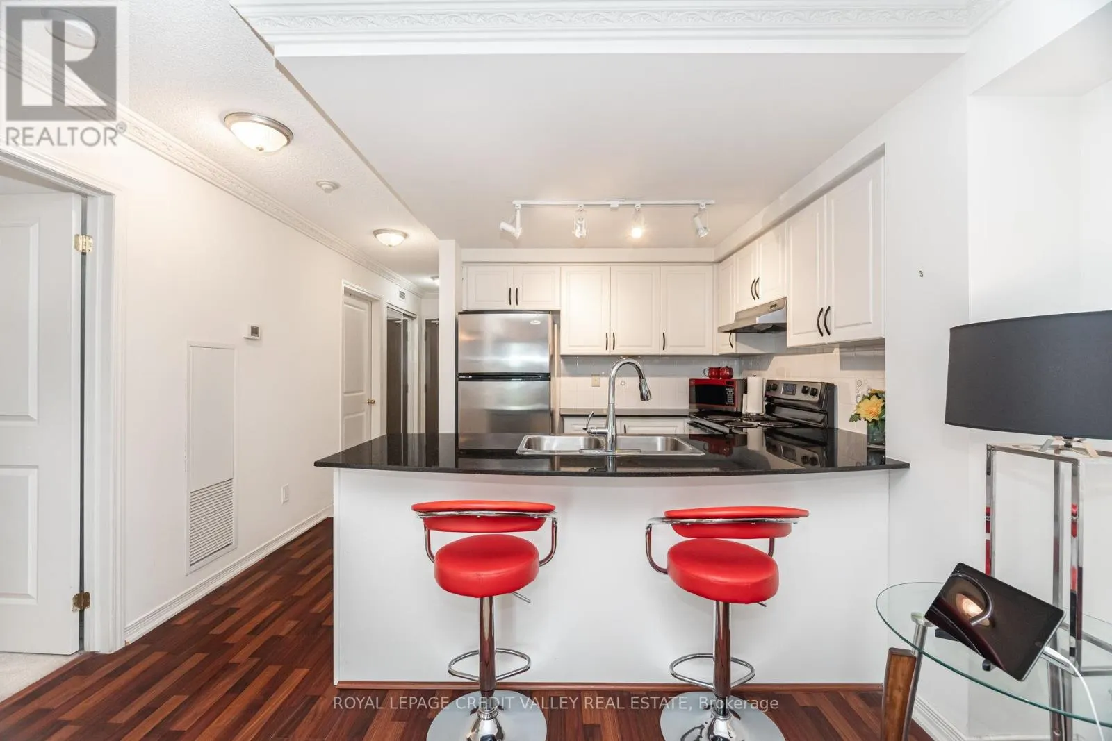 2407 - 9 GEORGE STREET N