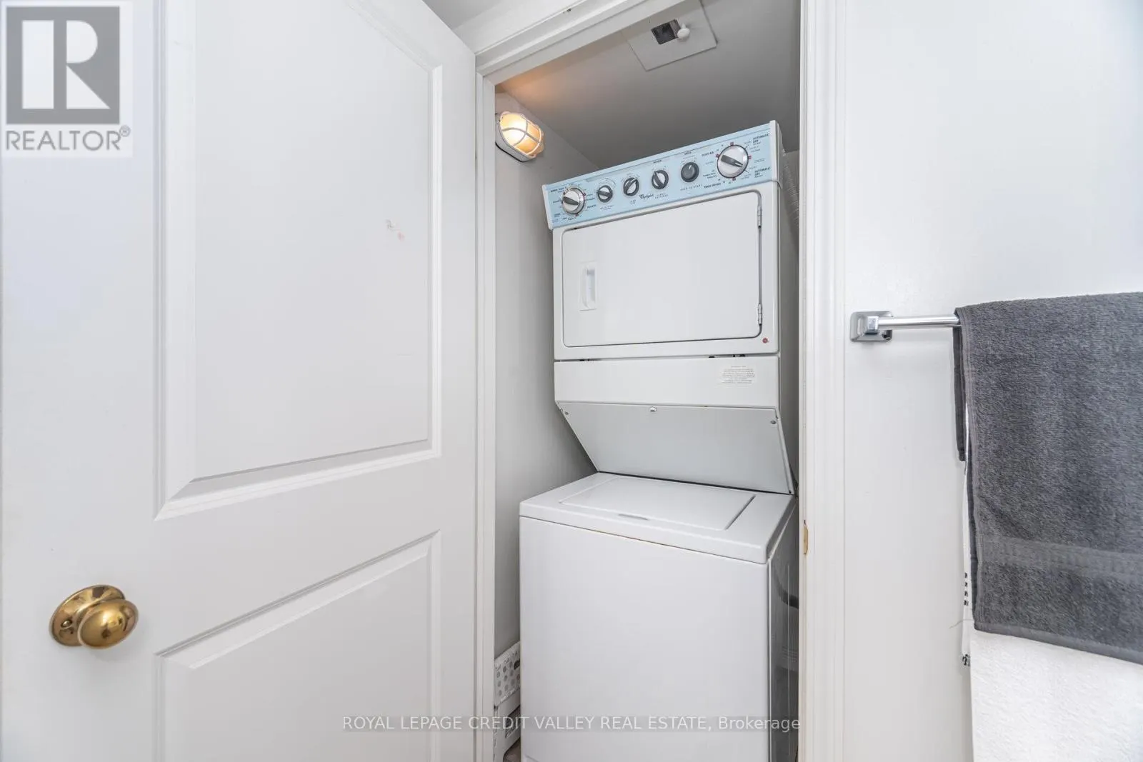 2407 - 9 GEORGE STREET N