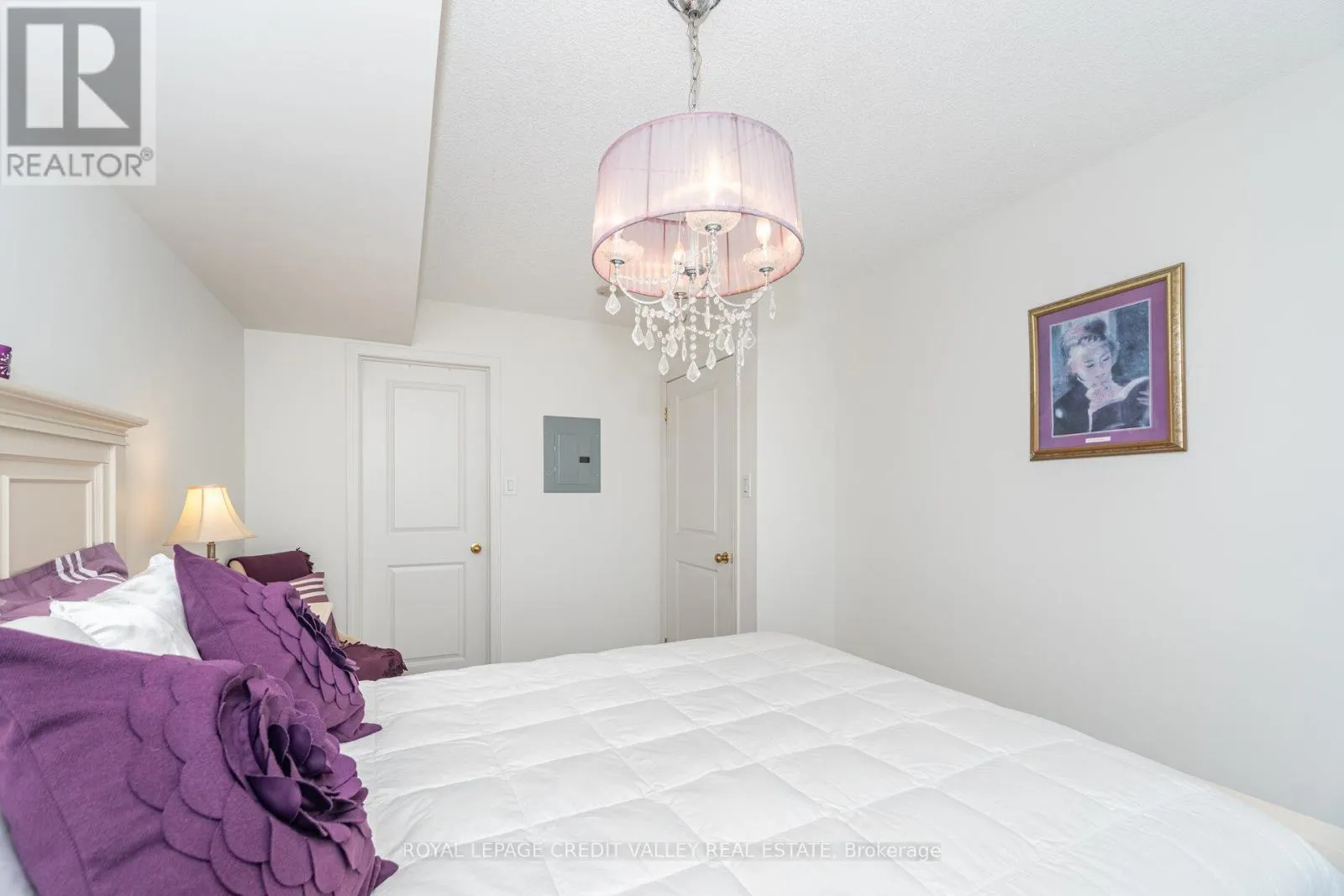 2407 - 9 GEORGE STREET N