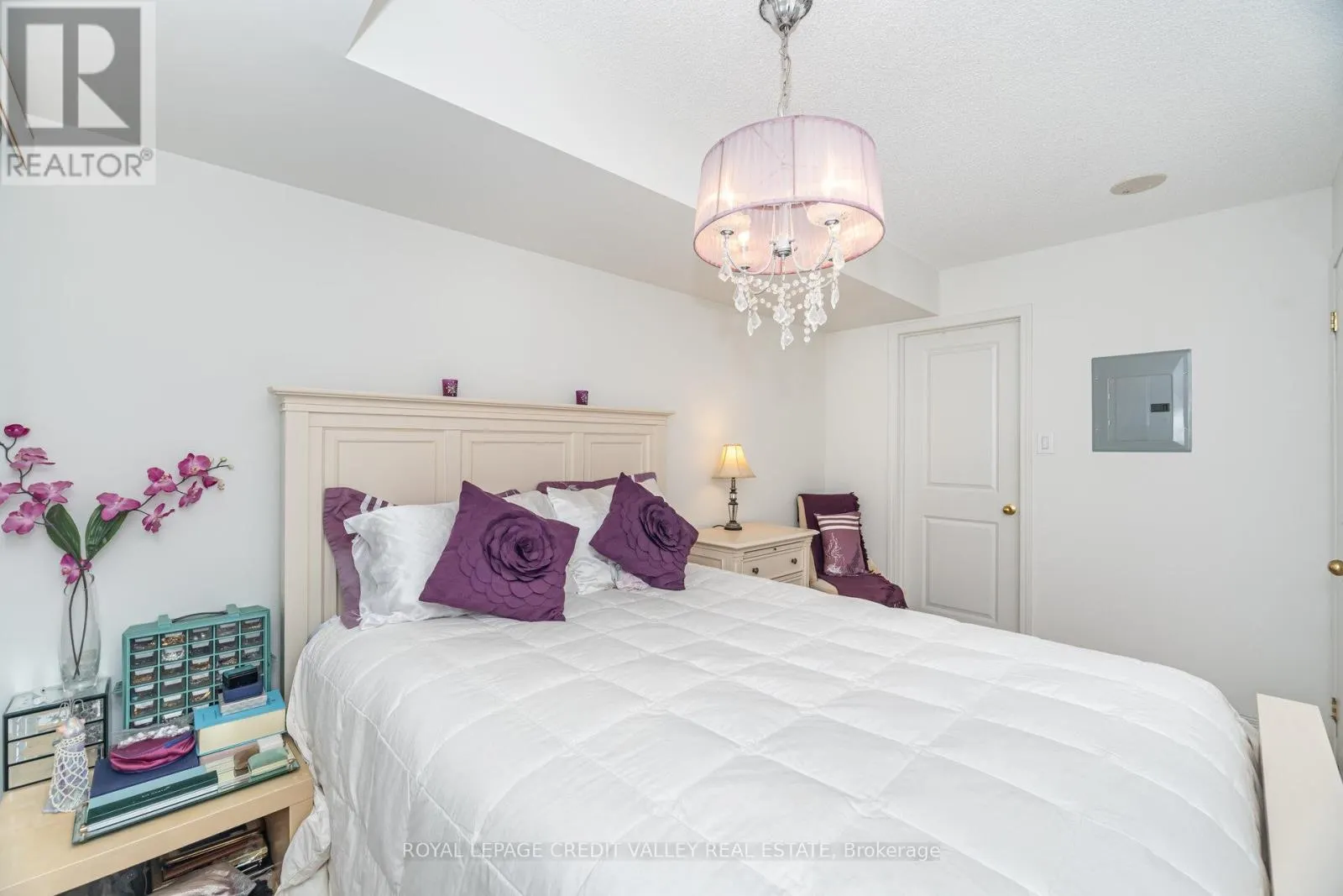 2407 - 9 GEORGE STREET N