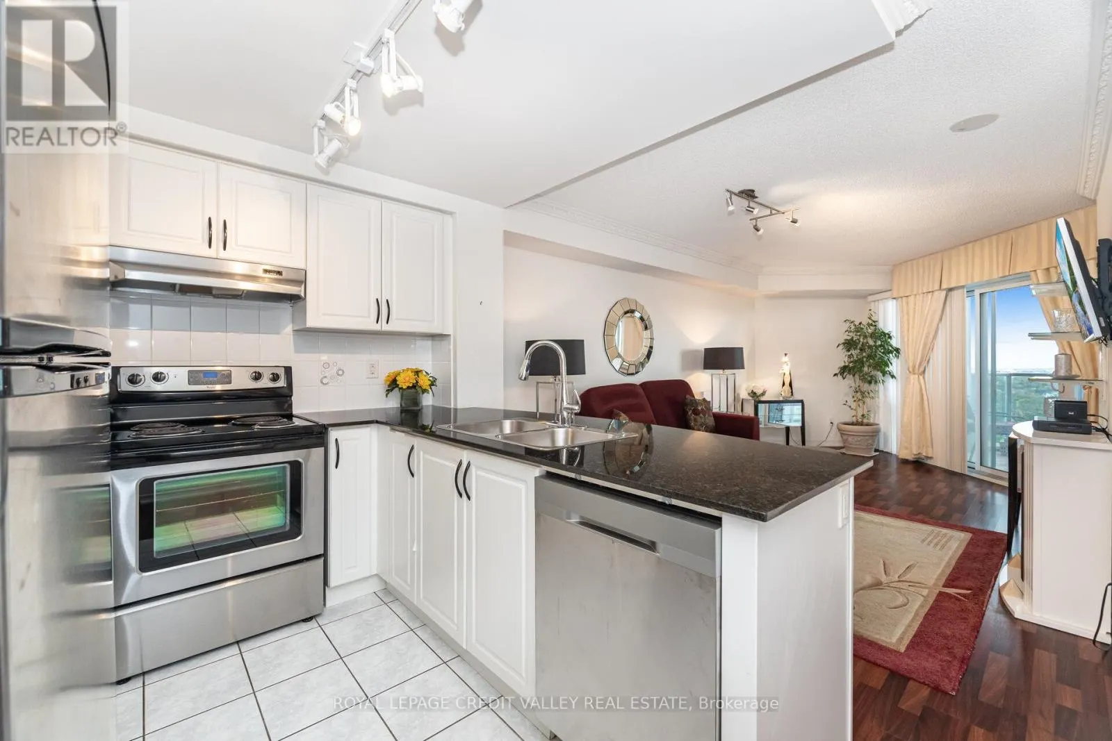 2407 - 9 GEORGE STREET N