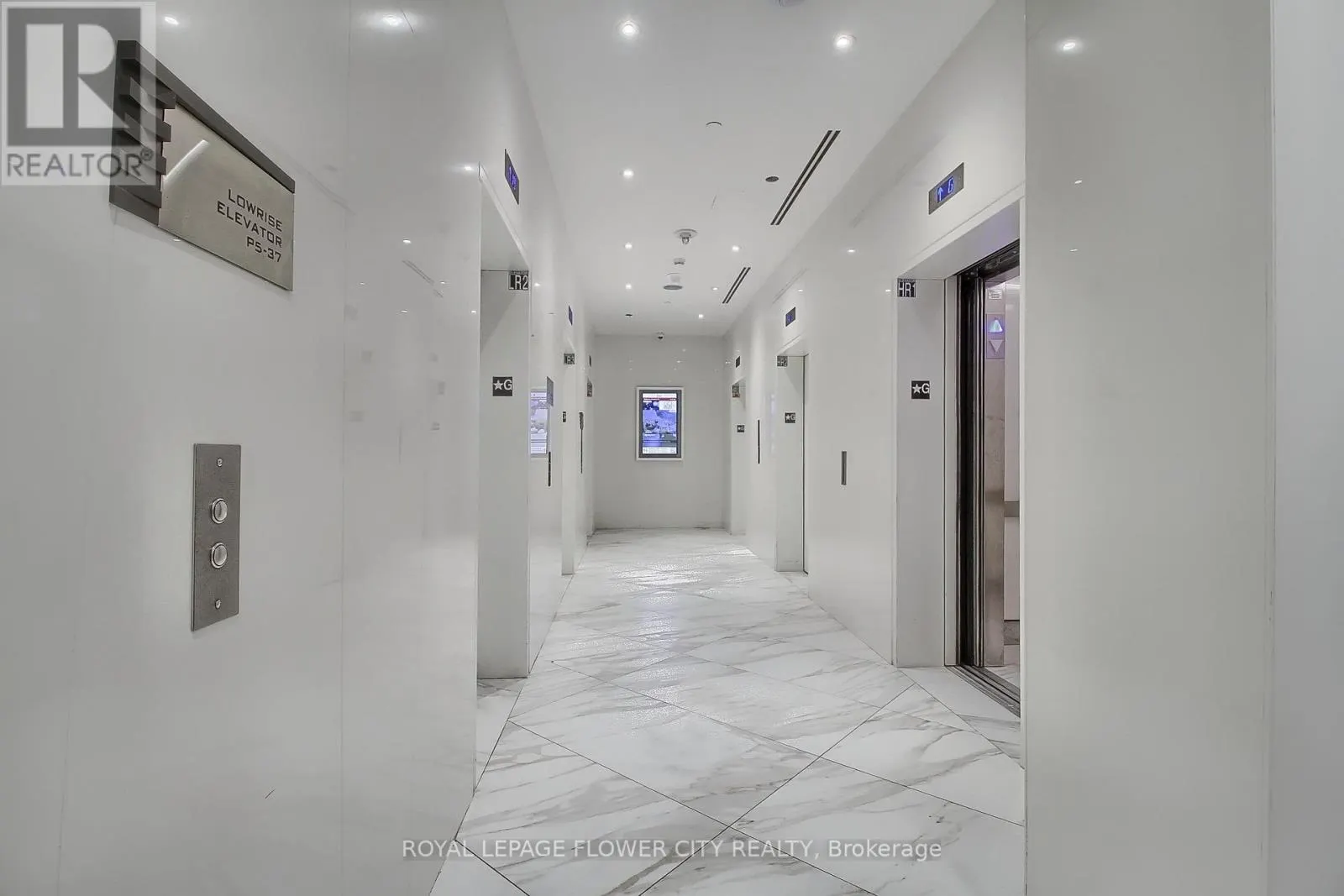 5704 - 3900 CONFEDERATION PARKWAY