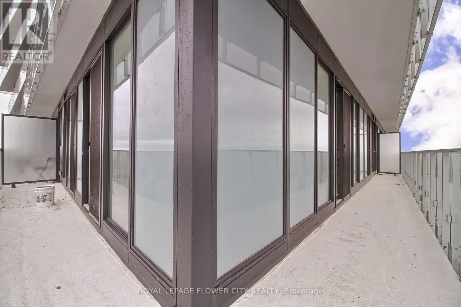 5704 - 3900 CONFEDERATION PARKWAY