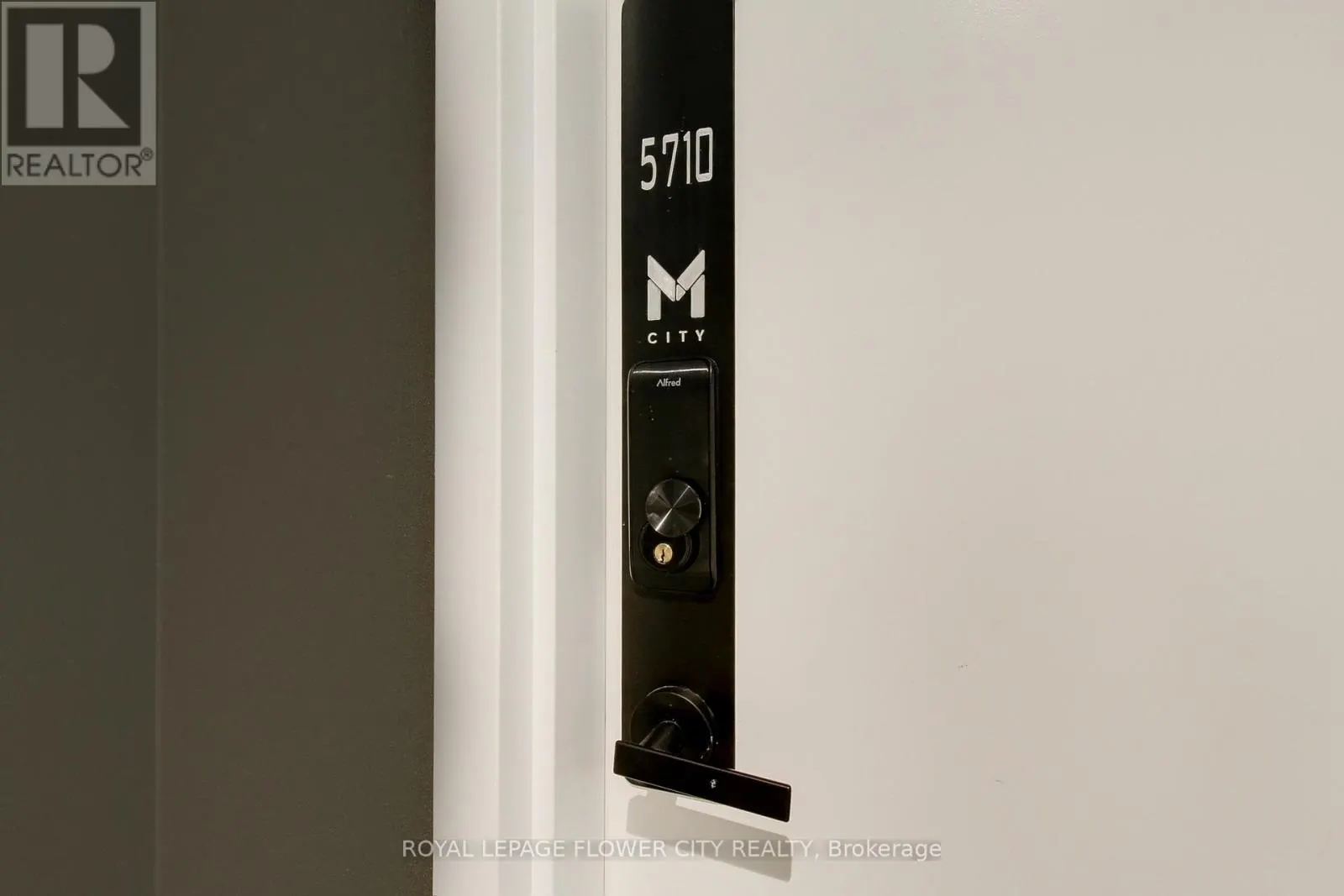 5704 - 3900 CONFEDERATION PARKWAY